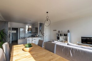 Duplex Confort, balcon, vue sur la ville | Cuisine privée