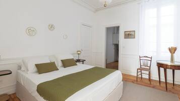 Leilighet – comfort, balkong, byutsikt | Strykejern/-brett og wi-fi (inkludert)