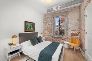 1 slaapkamer, een strijkplank/strijkijzer, reisbedje, gratis wifi