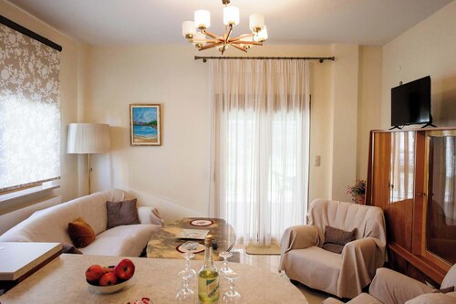 Anastasia's Kastoria Cozy Modern Garden Retreat