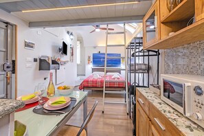 Standard Studio, Microwave (Domus Piazza Brigida near Beach &) | Interior - Domus Piazza Brigida Near Beach & Casino (Sanremo)