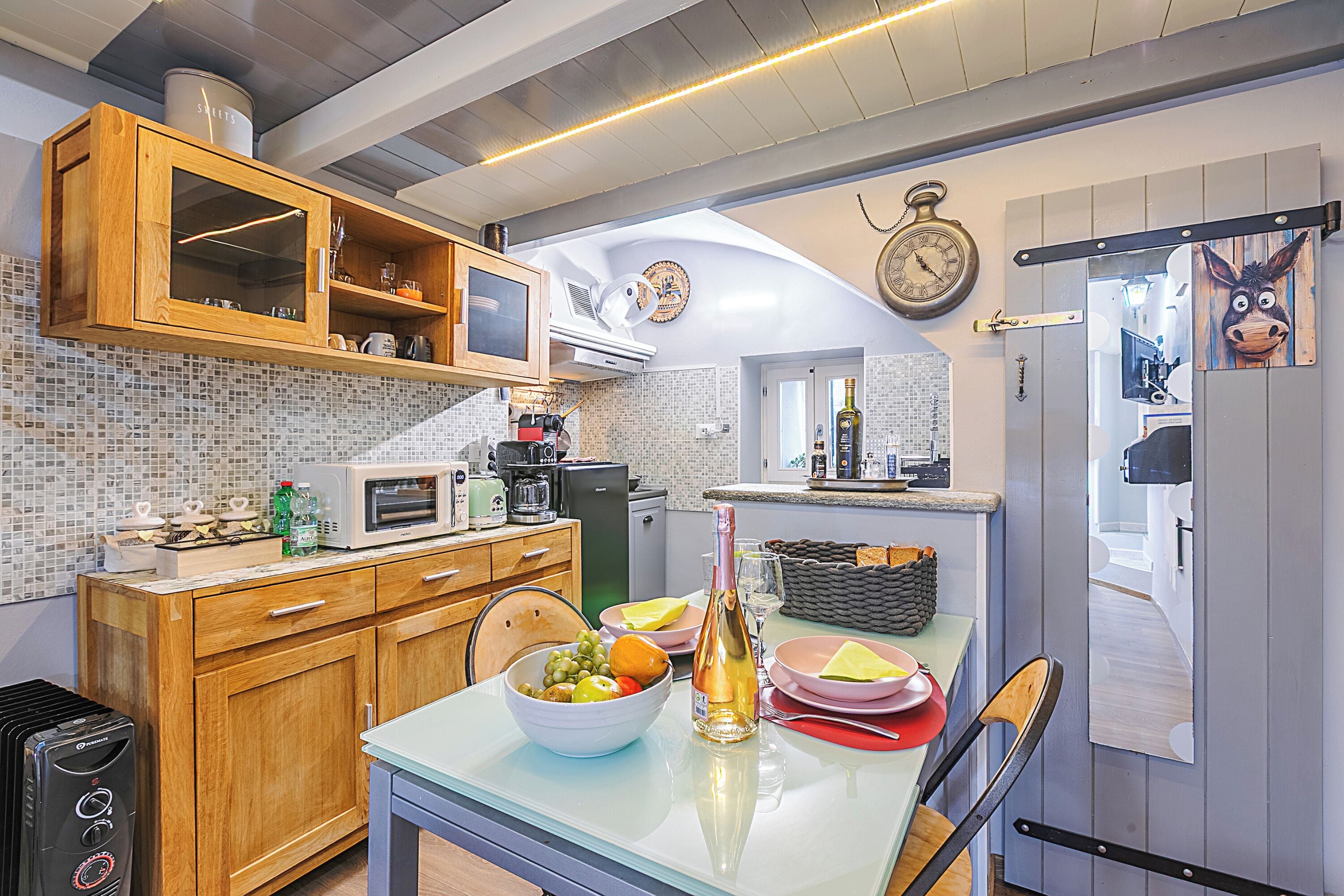 Standard Studio (Domus Piazza Brigida) | Private kitchen | Fridge, microwave, stovetop, coffee/tea maker