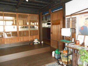 Interior - nakazatonosyounagomi&gesutohausukazu (Kawanehon)