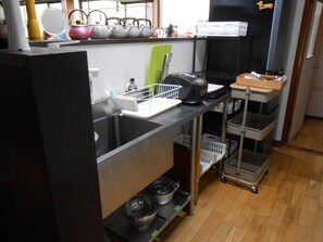 Private kitchen - nakazatonosyounagomi&gesutohausukazu (Kawanehon)