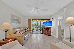 TV - 2B/2B Fairview Isles 113 Condo, Walk to Beach, Heated Pool! (Fort Myers Beach)