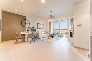 TV - High-Floor Luxury 2BR with Full Burj Khalifa and Fountain Views (Dubai)