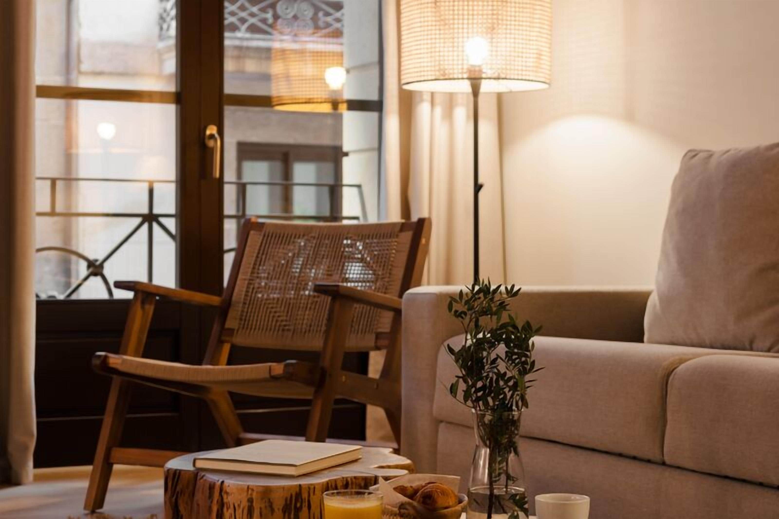 Suíte superior, vista para a cidade | Área de estar