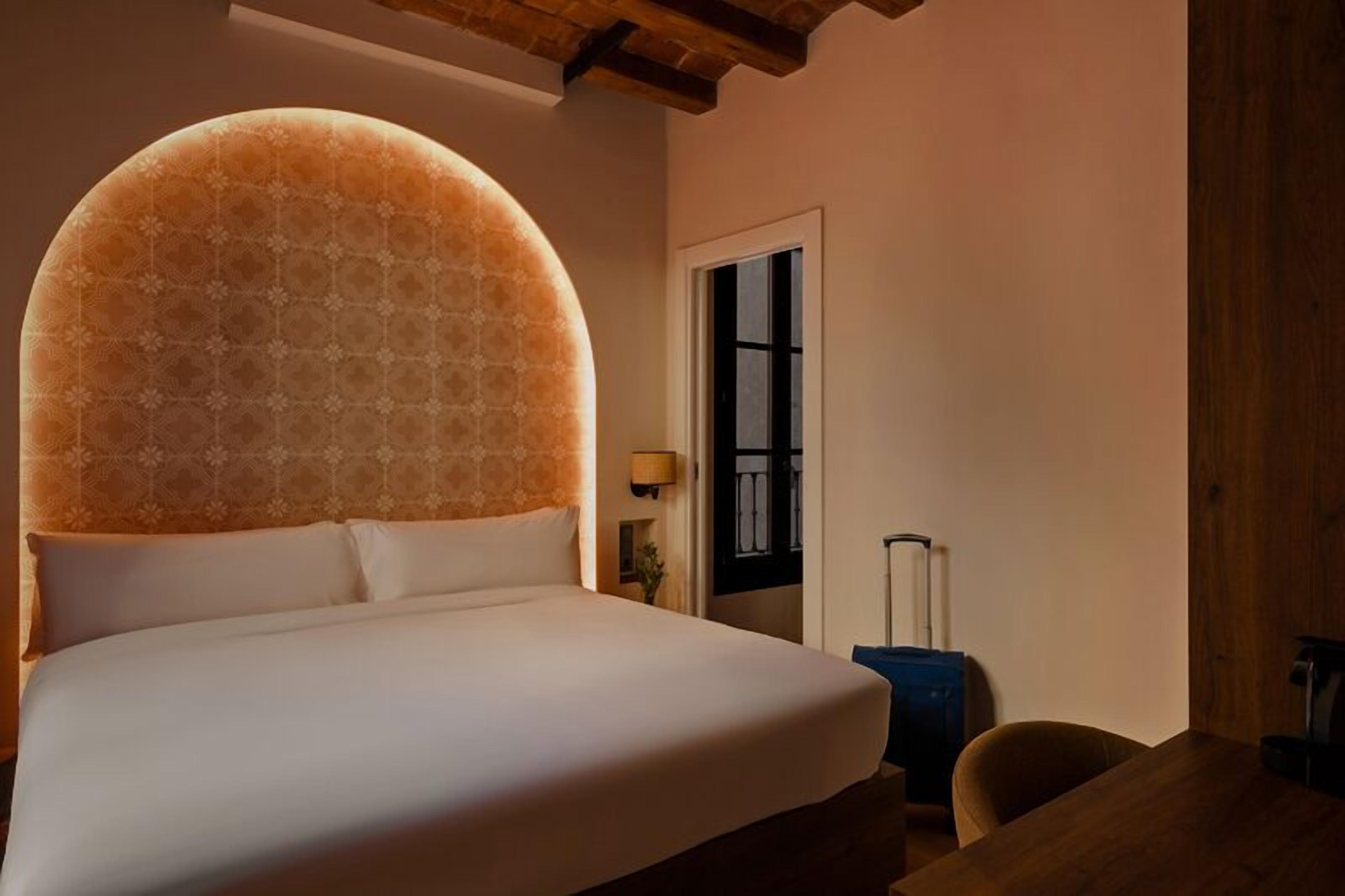 Economy Double Room | In-room safe, desk, laptop workspace, blackout drapes