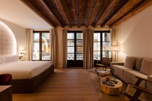 Superior Suite, City View | In-room safe, desk, laptop workspace, blackout drapes - Hamsa House (Barcelona)