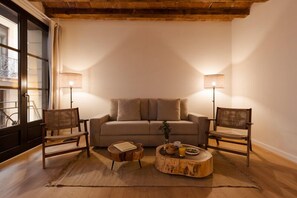 Superior Suite, City View | Living area - Hamsa House (Barcelona)