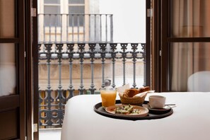 Superior Suite, City View | In-room safe, desk, laptop workspace, blackout drapes - Hamsa House (Barcelona)
