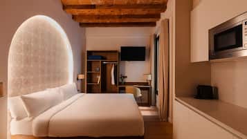 Estudio | Caja fuerte, escritorio, espacio para trabajar con un portátil