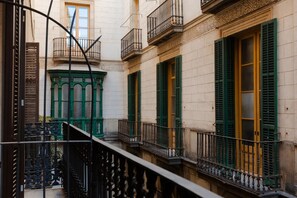 City view from property - Hamsa House (Barcelona)