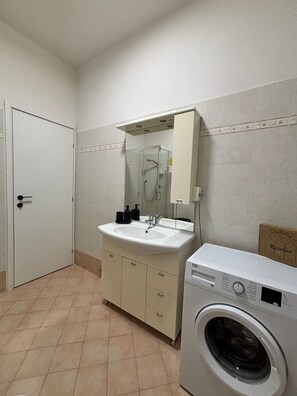 Bathroom - Aunt Pina Apartment (Caselle Torinese)