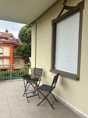 Outdoor dining - Aunt Pina Apartment (Caselle Torinese)