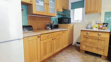 Dishwasher, cookware/dishes/utensils
