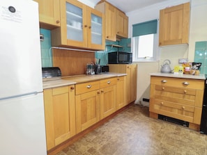 Dishwasher, cookware/dishes/utensils - The Anchorage (Norwich)