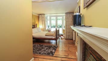 4 bedrooms, WiFi (free), individually decorated, individually furnished