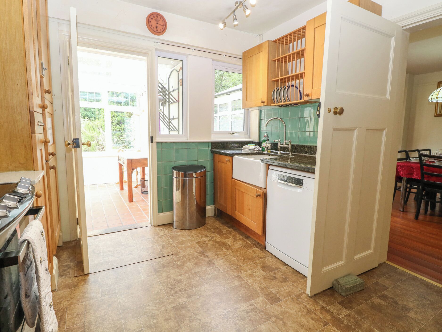 Dishwasher, cookware/dishes/utensils