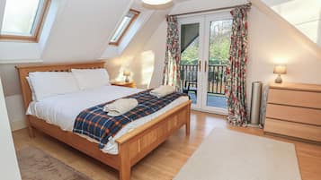 4 bedrooms, individually decorated, individually furnished, free WiFi
