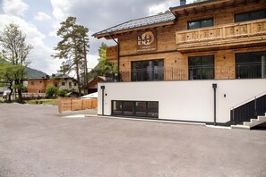 Exterior - Apartment 'Lorenz' with Mountain View, Balcony and Wi-Fi (Scharnitz)