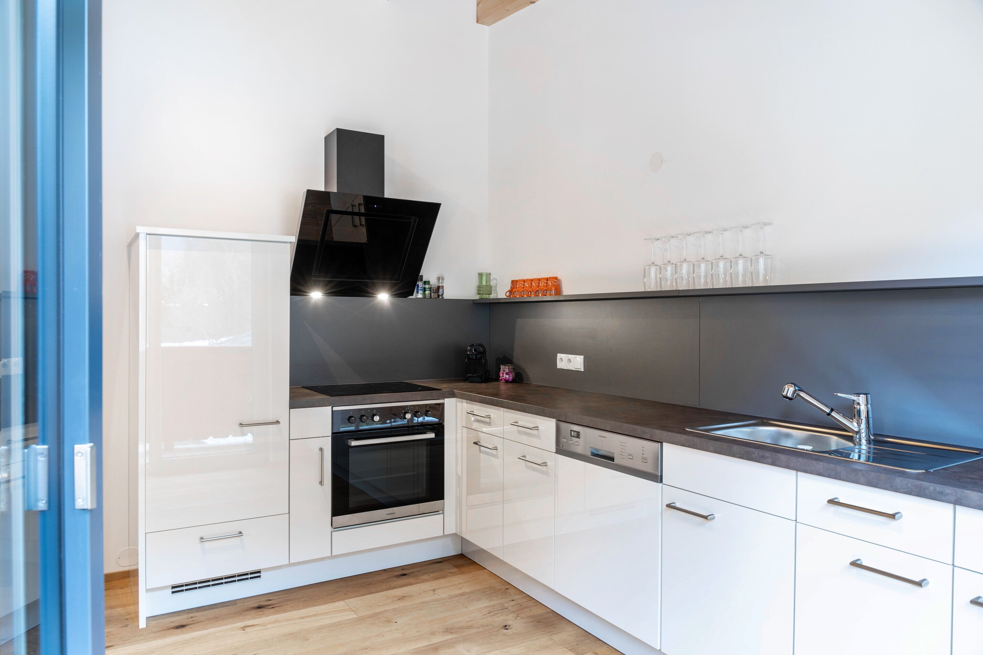 Réfrigérateur, four, plaque de cuisson, lave-vaisselle