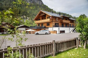 Exterior - Apartment 'Lorenz' with Mountain View, Balcony and Wi-Fi (Scharnitz)