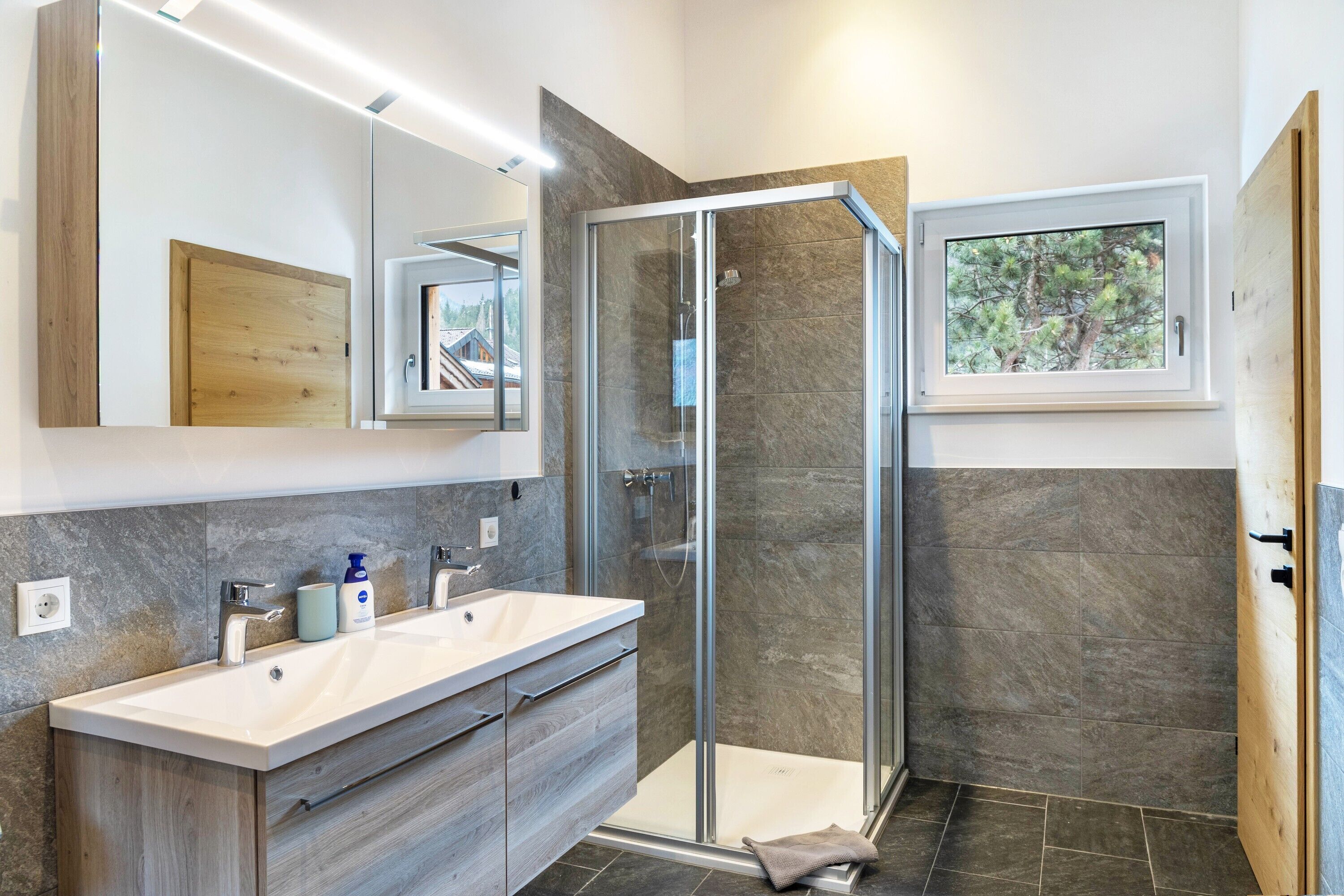 Doccia, asciugacapelli, asciugamani