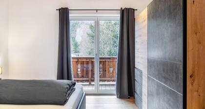 Apartment 'Lorenz' with Mountain View, Balcony and Wi-Fi
