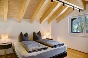 2 عدّة غرف نوم وواي فاي وملاءات أسرّة