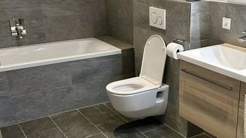 Dusche, Haartrockner, HandtĂŒcher