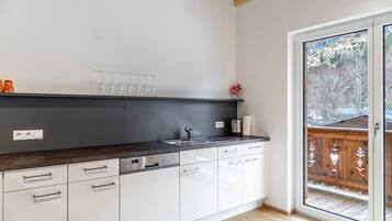 Refrigerador, horno, parrilla de estufa y lavavajillas