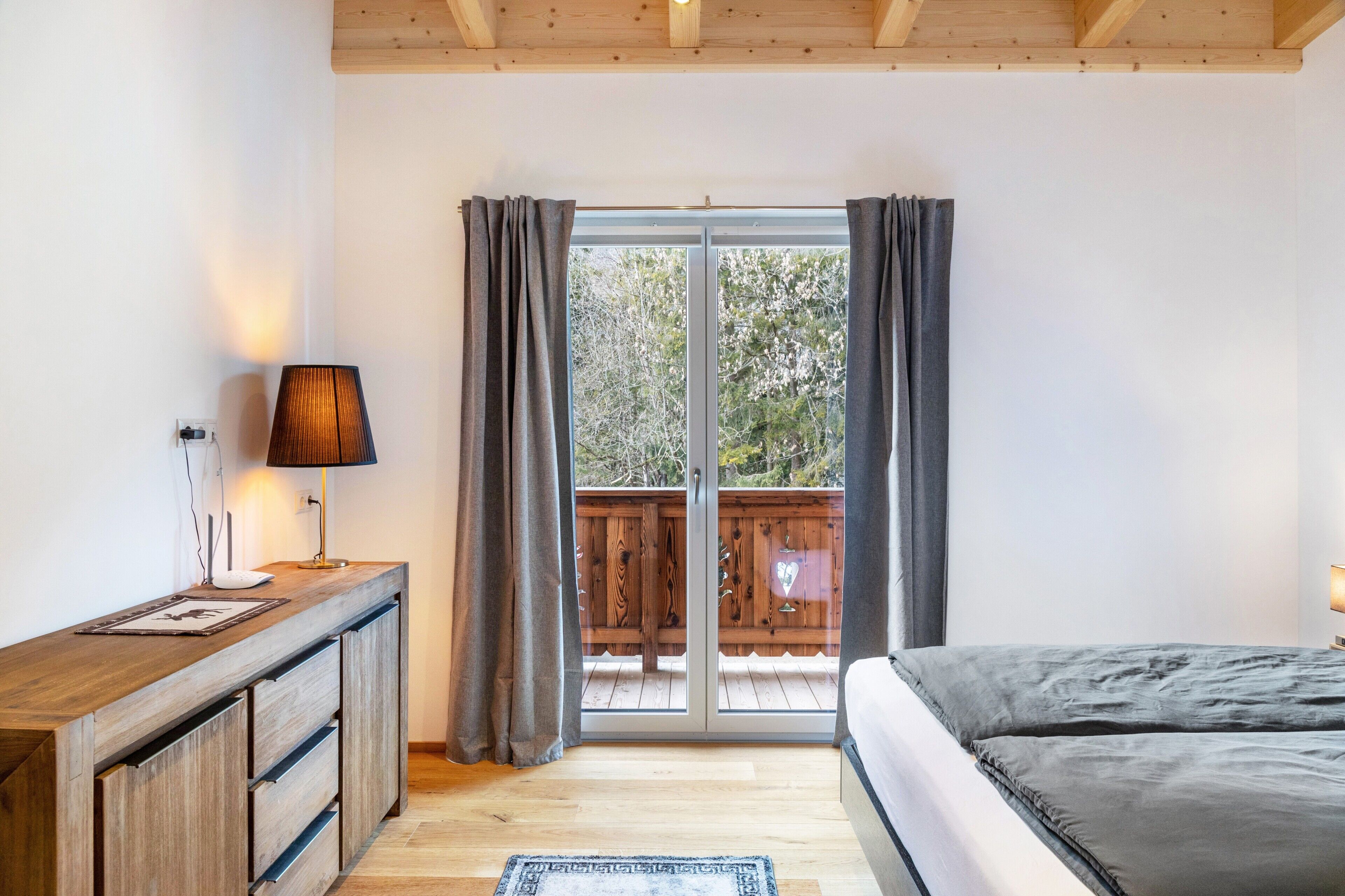 2 多间卧室、WiFi、床单