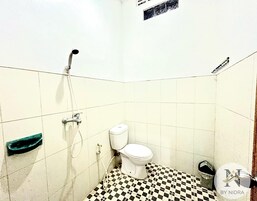 Shower, towels, toilet paper