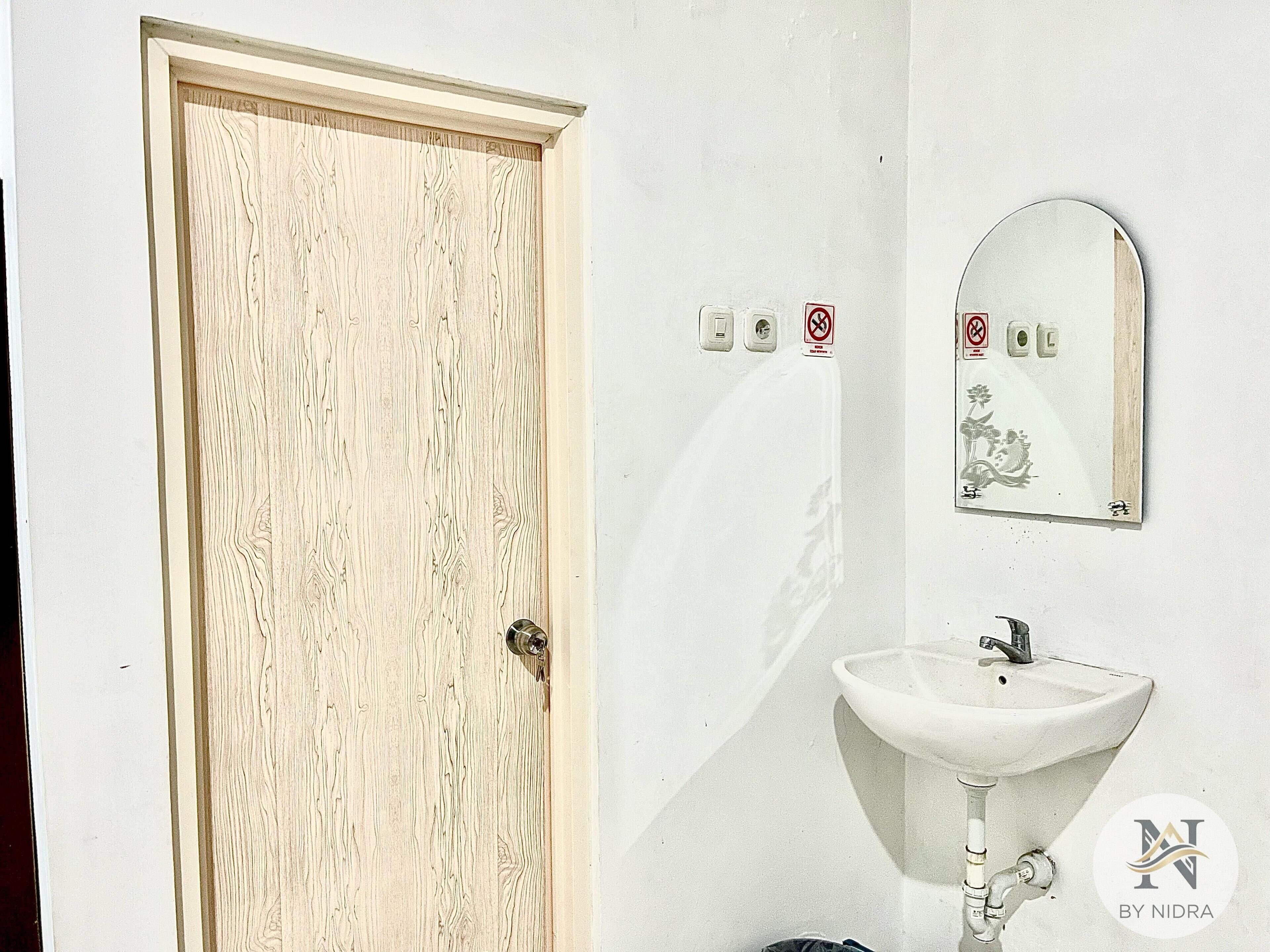 Deluxe Double Room | Bathroom | Shower, towels, toilet paper
