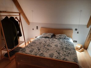 Iron/ironing board, internet, bed sheets - Gîte chez Mamie Anna (Villeneuve-Lécussan)