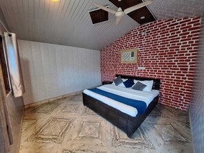 Desk, laptop workspace, free WiFi - VALLEY KING RESORT (Rishikesh)