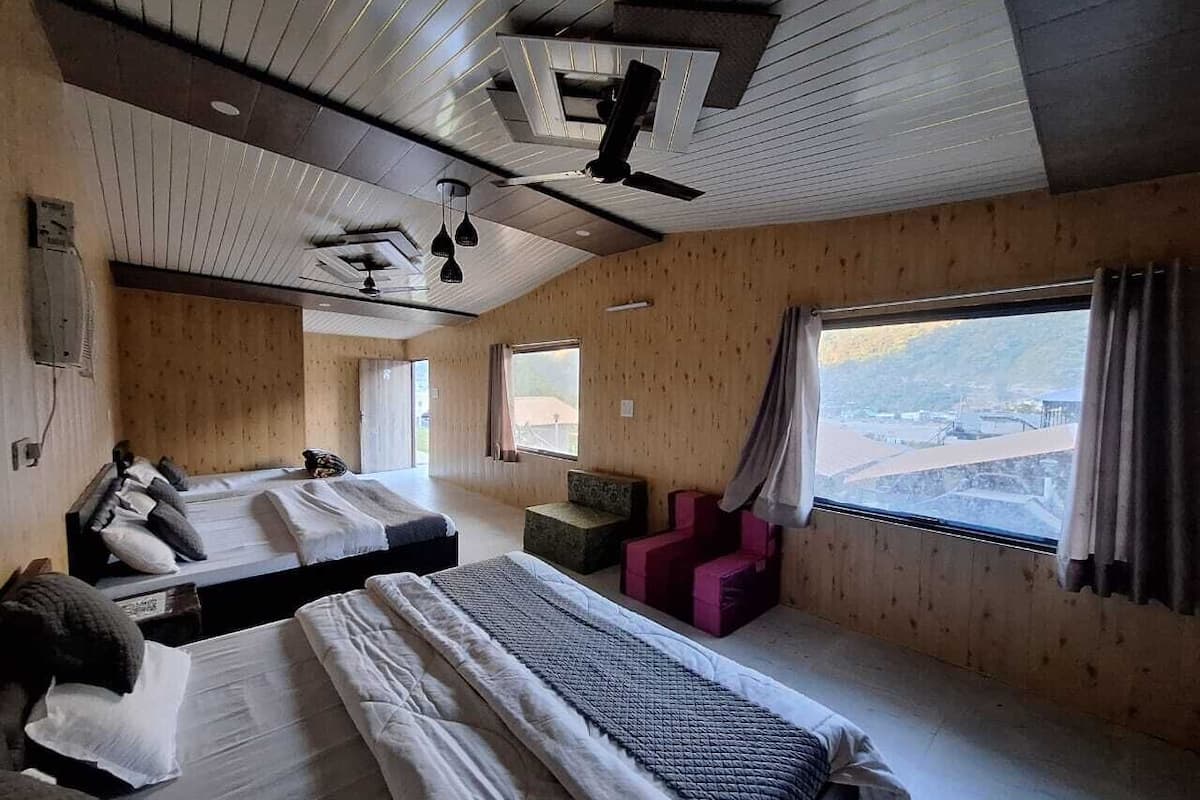 Family Room, Valley View | Desk, laptop workspace, free WiFi