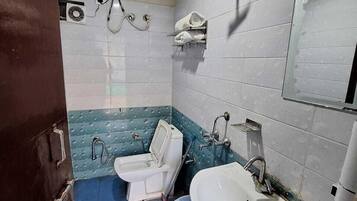 Familienzimmer, Talblick | Badezimmer