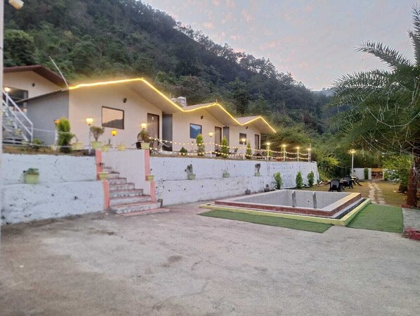 Indoor pool - VALLEY KING RESORT (Rishikesh)