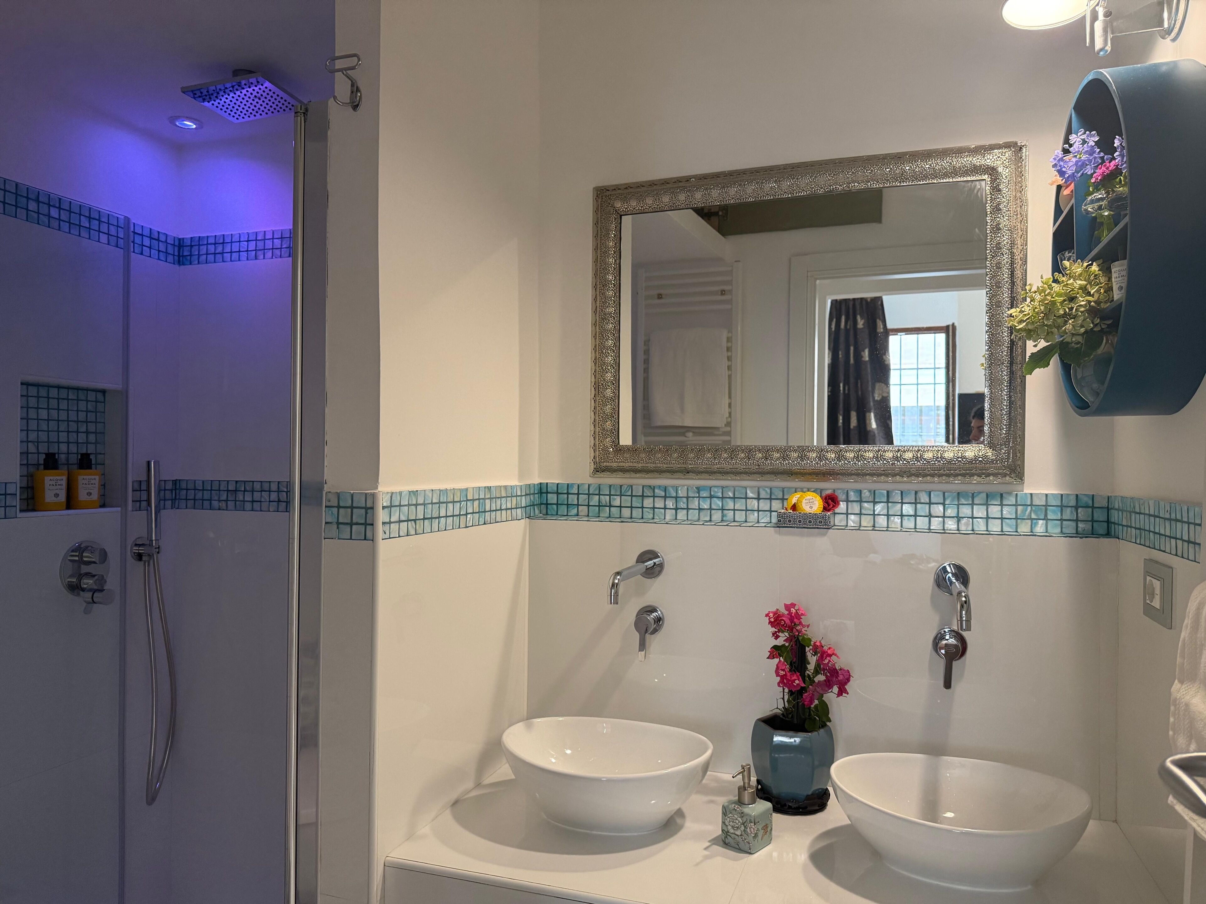 Een bubbelbad, milieuvriendelijke toiletartikelen, een haardroger