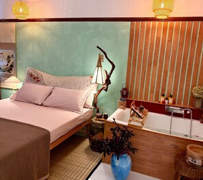 1 bedroom, in-room safe, desk, iron/ironing board - Midorigami Jacuzzi zen suite Spanish Steps apt. (Roma)