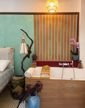 1 bedroom, in-room safe, desk, iron/ironing board - Midorigami Jacuzzi zen suite Spanish Steps apt. (Roma)