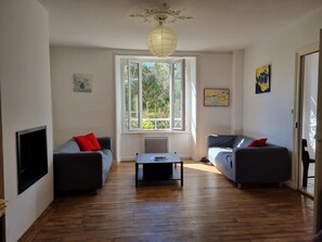 TV - Charming family house for 8, St-Gildas de Rhuys, enclosed garden (Saint-Gildas-de-Rhuys)