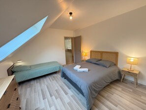 واي فاي مجانًا وملاءات أسرّة