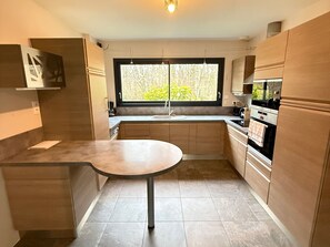 冷蔵庫、電子レンジ、食器洗い機