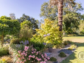 Property grounds - Charming house with private garden, wifi, and parking in Sainte-Cécile (Sainte-Cécile)