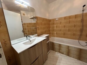Bathroom - Apartment for 6 near beach with parking (Argelès-sur-Mer)