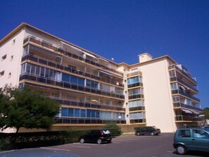Exterior - Studio for 3 with loggia and parking 300m from the beach (Argelès-sur-Mer)