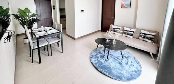 Fælles sovesal - 1 soveværelse - handicapvenligt - ryger | Stue | Bøger